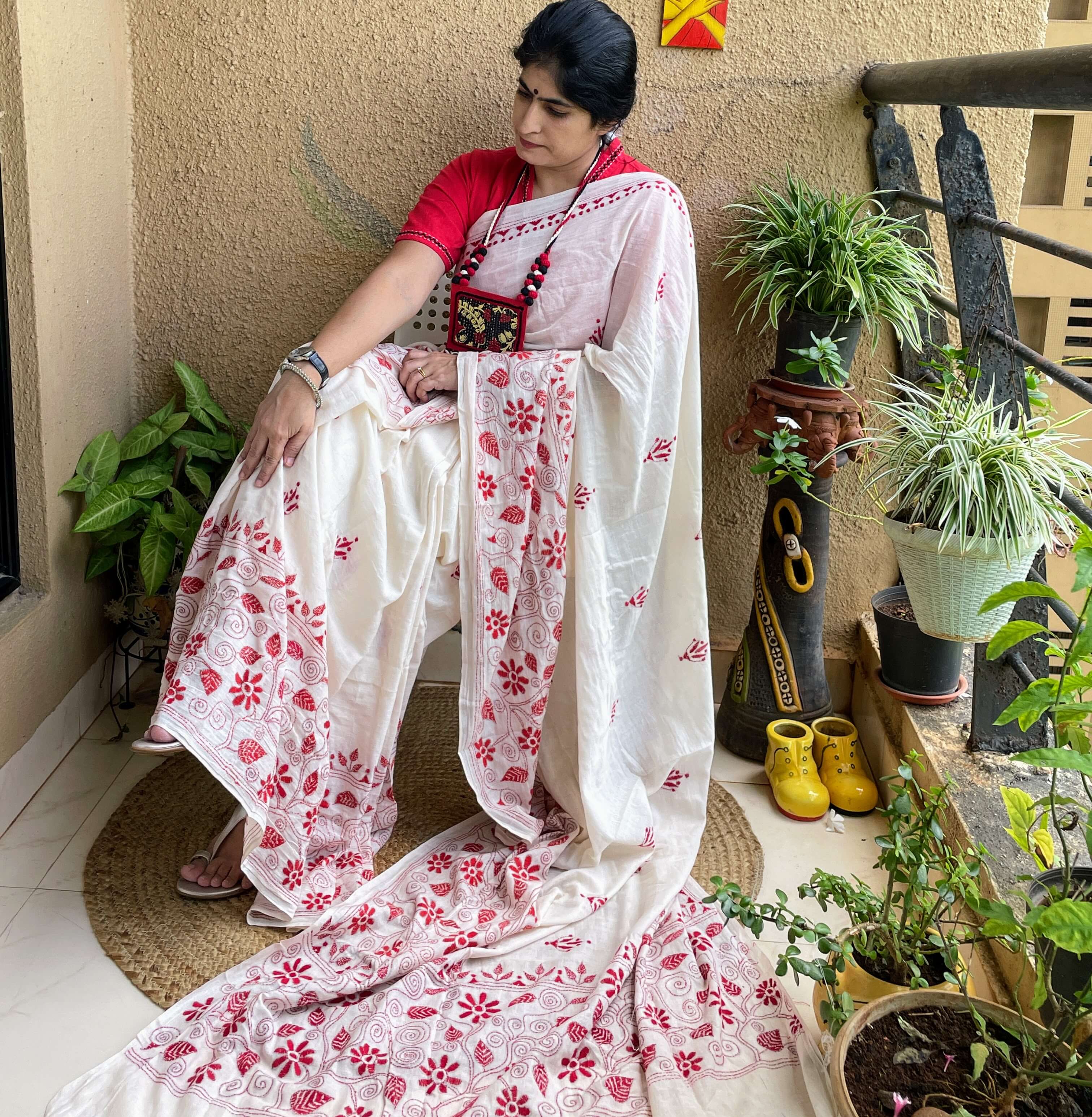 White red cotton handloom jacquard saree – GoCoop