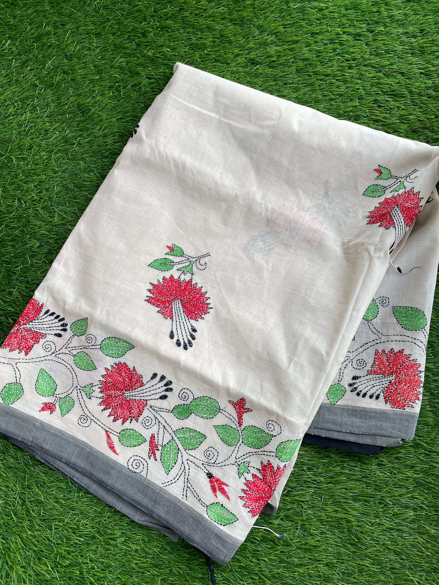 Off white Mangalgiri cotton with Kantha Stitch