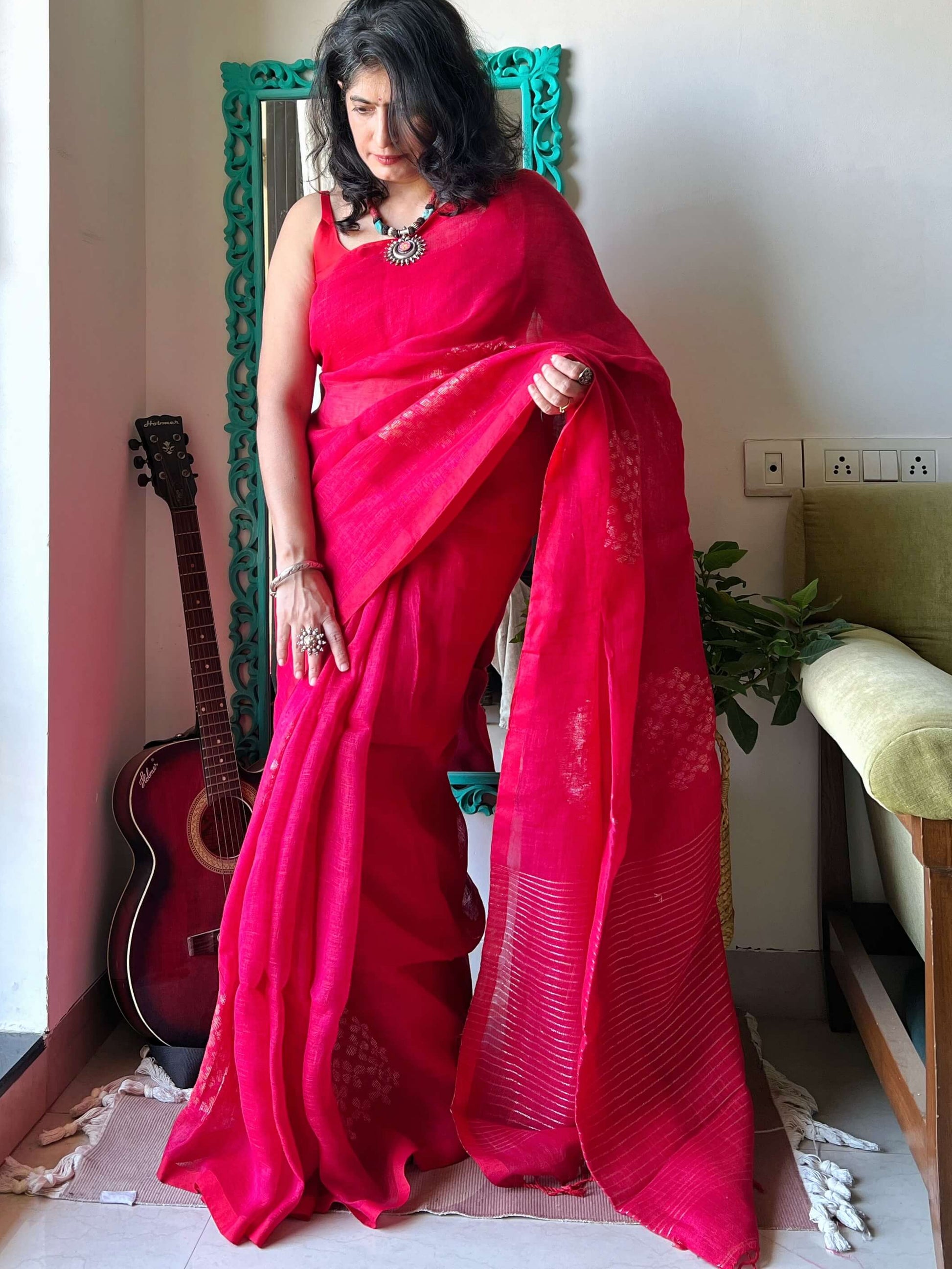 red linen saree