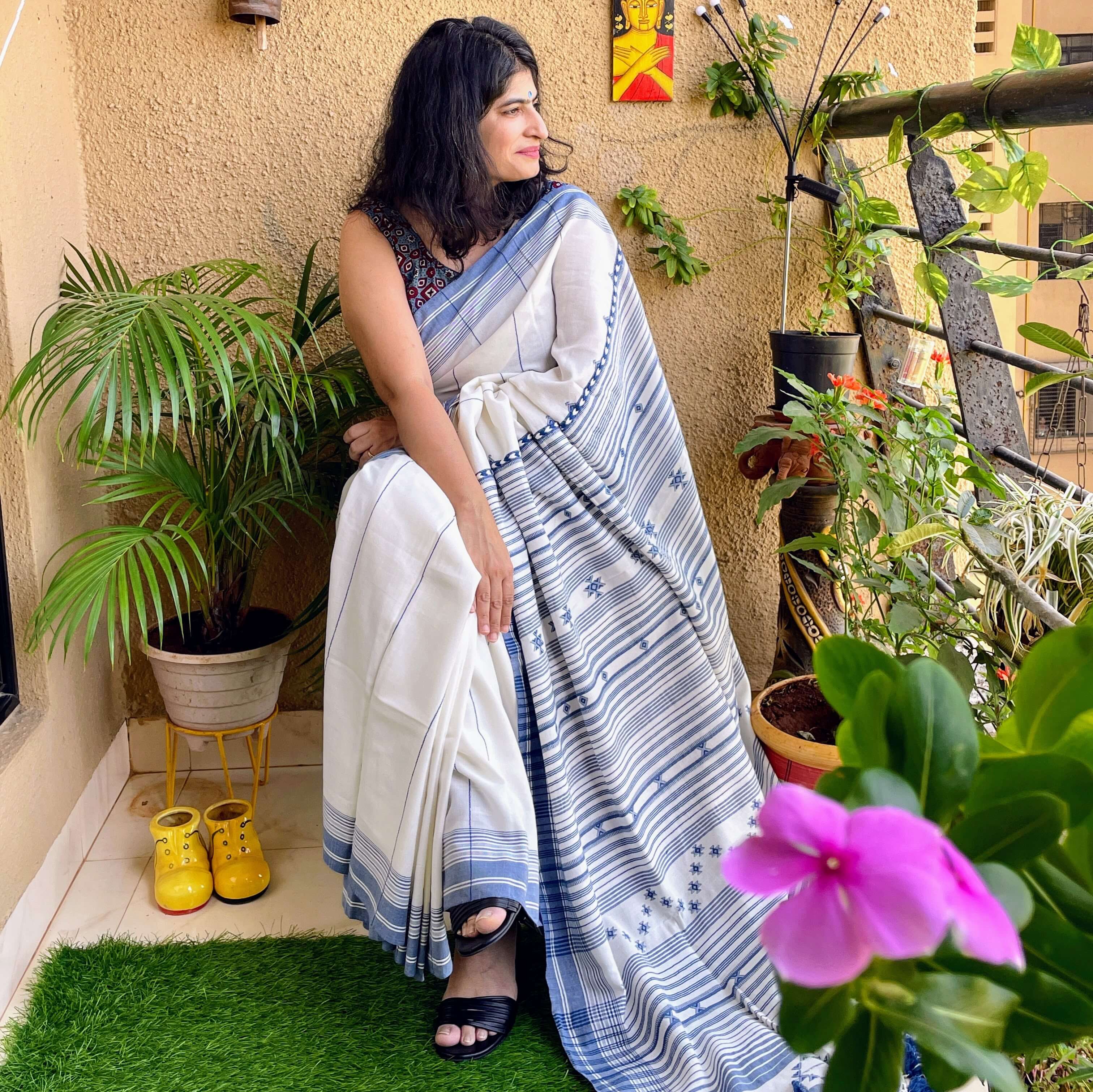 Floral And Geometric Printed Cotton Silk White And Blue Saree at Best Price  in Rewa | Jaipur Emporium