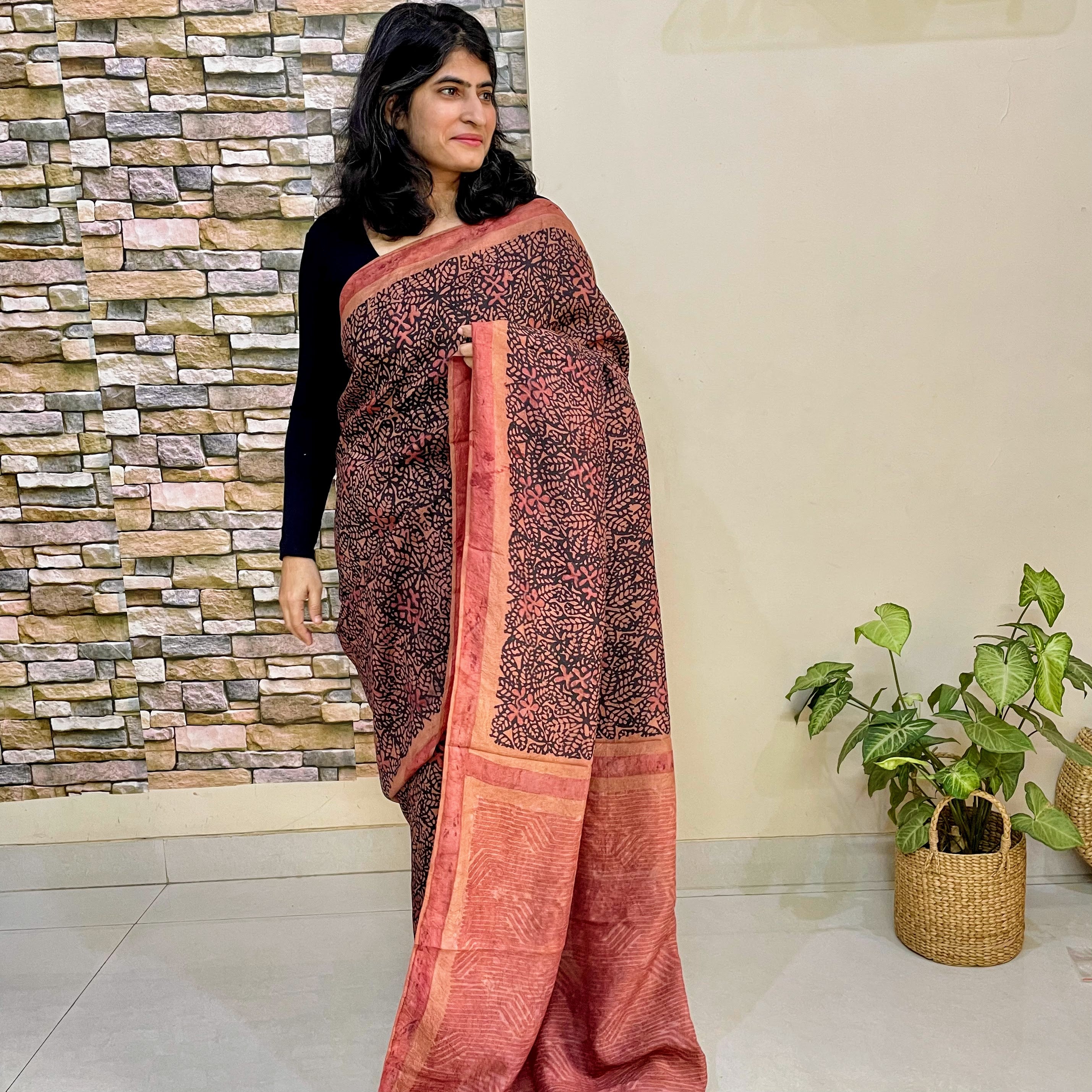 Handloom Black And Green Hand Batik Pure Mulberry Silk Saree – WeaverStory