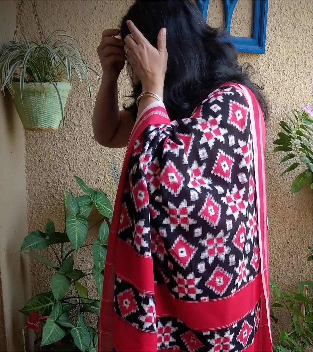 Black And Red Pochampally Silk Saree Double Ikat Handwoven Pure Silk T –  Panjavarnam